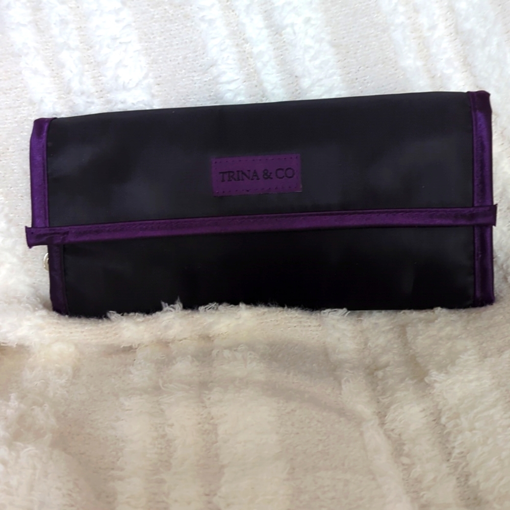 NWOT TRINA & CO TRAVEL JEWELRY ORGANIZER OR COSMETICS BAG BLACK AND PURPLE